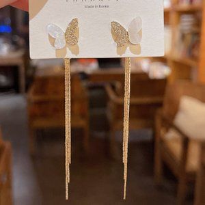 Women's fashion earrings